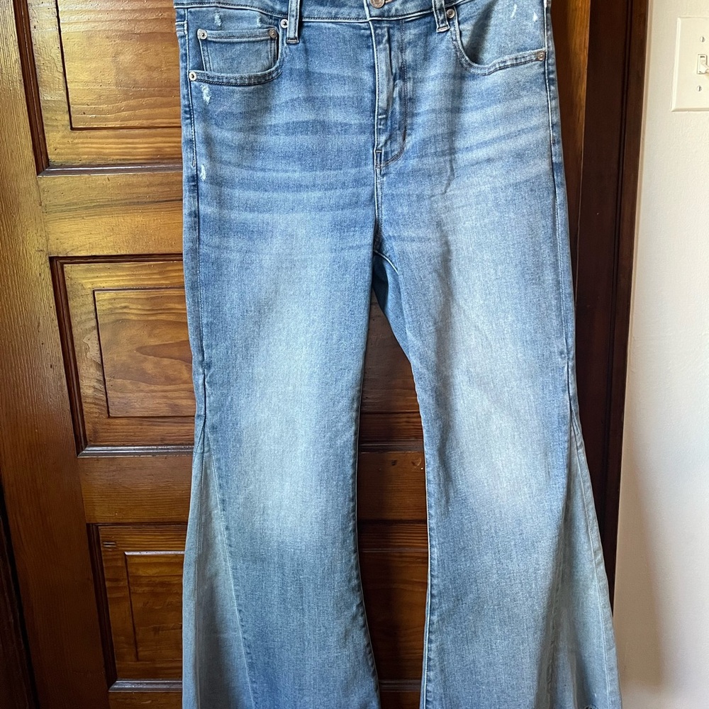 American Eagle Next Level Stretch Festival Flare Jeans size 12 Short